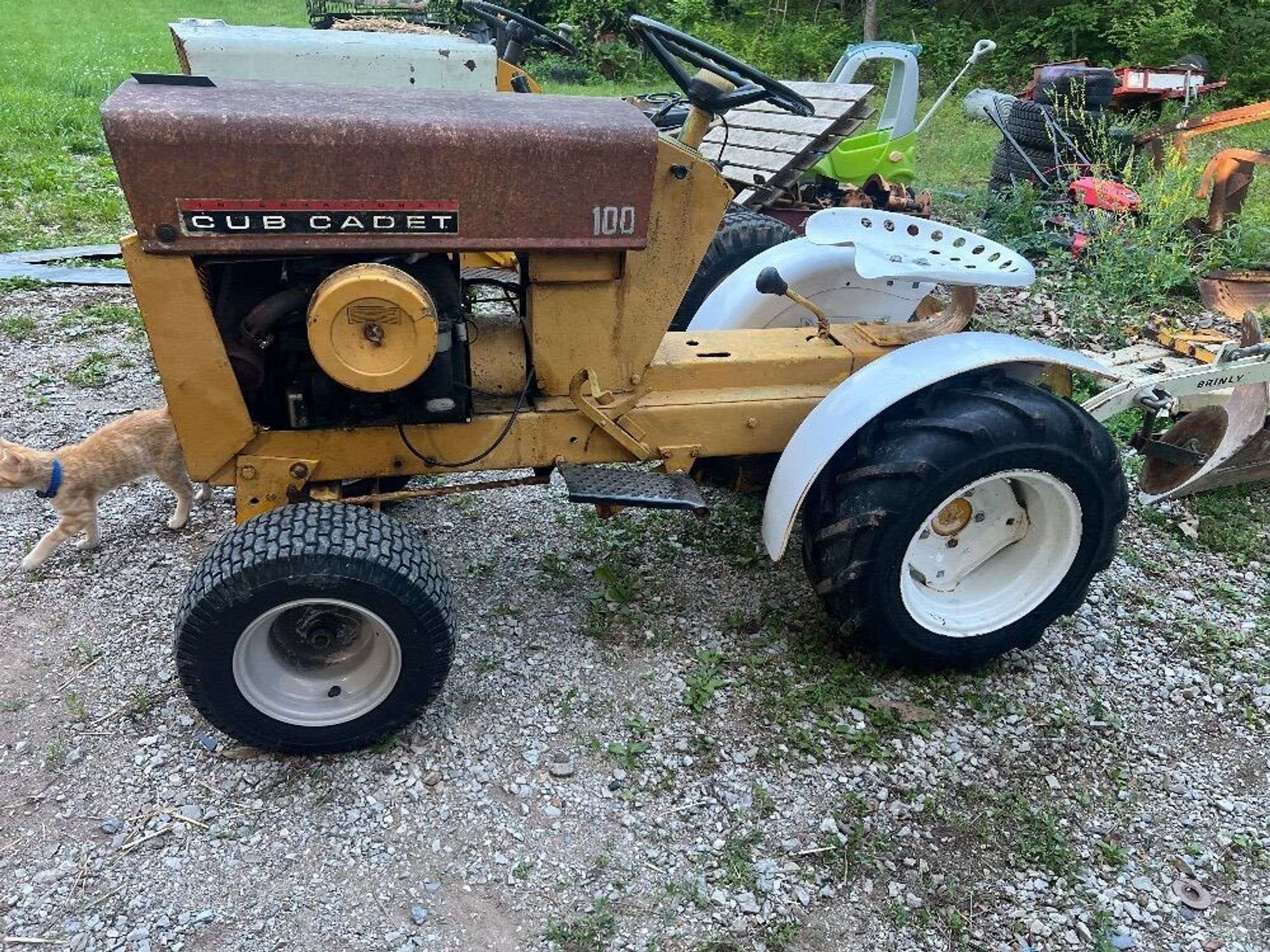 Cub Cadet 100 Equipment Image0