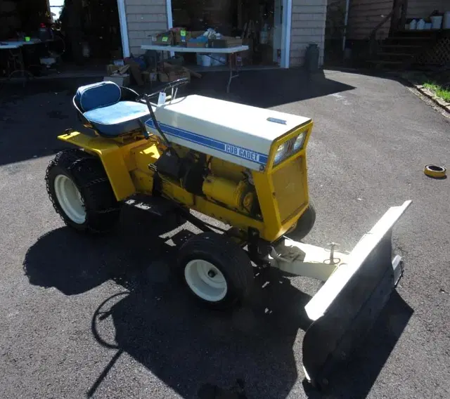 Image of International Harvester Cub Cadet equipment image 1