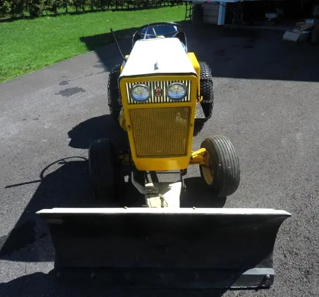 Image of International Harvester Cub Cadet equipment image 2