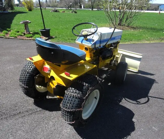 Image of International Harvester Cub Cadet equipment image 3