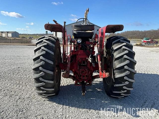 Image of International Harvester 806 equipment image 3