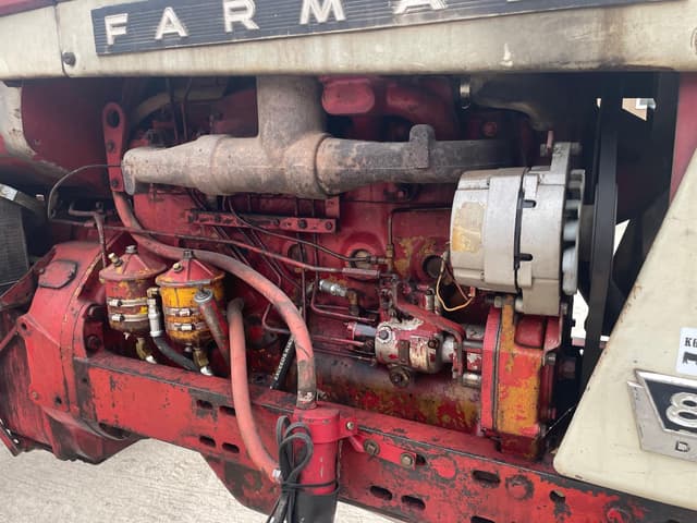 Image of Farmall 806 equipment image 4