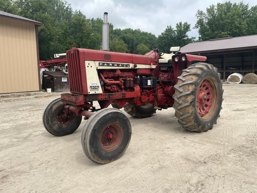 Image of Farmall 806 Primary image