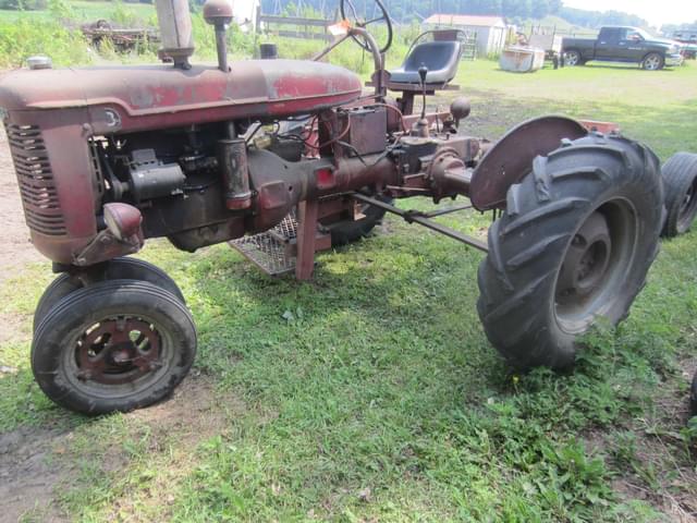 Image of Farmall B equipment image 3