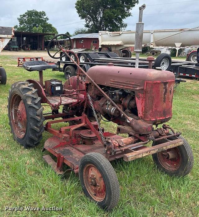 Image of International Harvester Farmall equipment image 2
