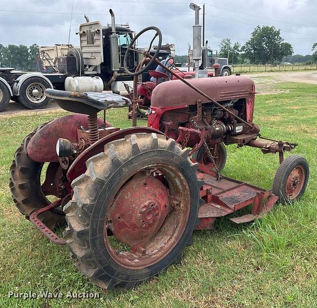 Image of International Harvester Farmall equipment image 4