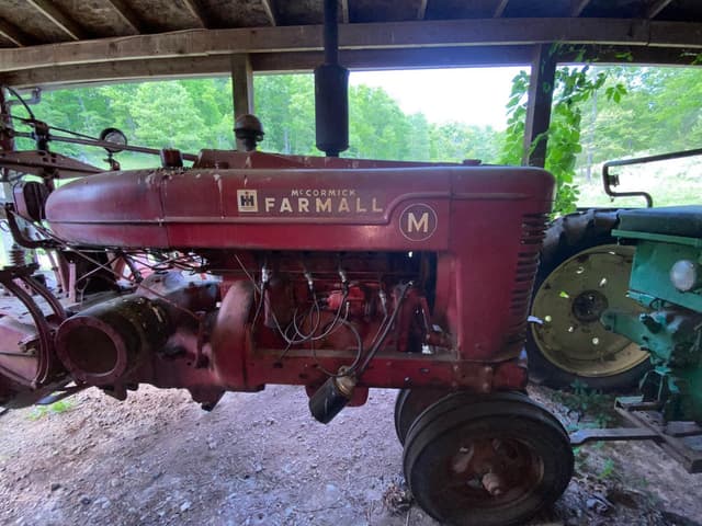 Image of Farmall M equipment image 1