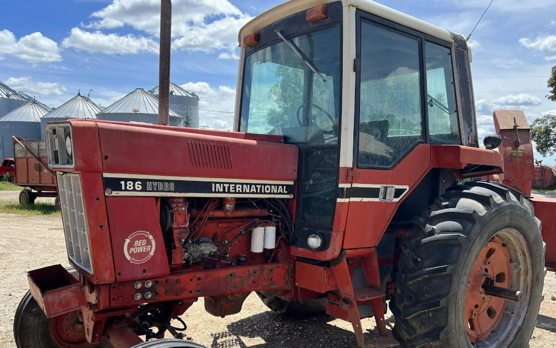 Main image International Harvester Hydro 186