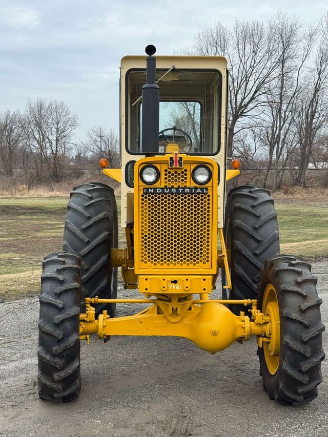 Image of International Harvester 2856 equipment image 1