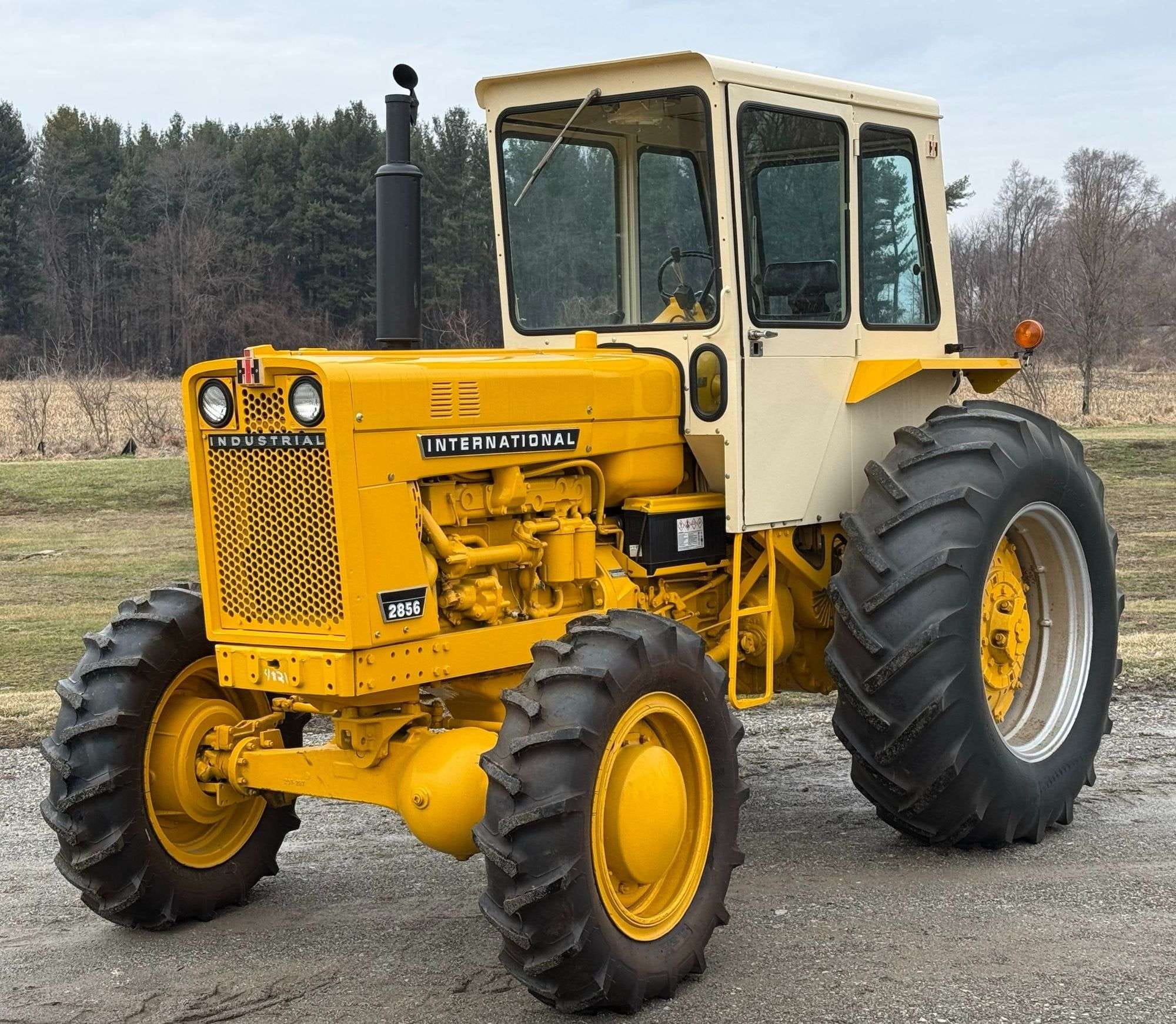 International Harvester 2856 Equipment Image0