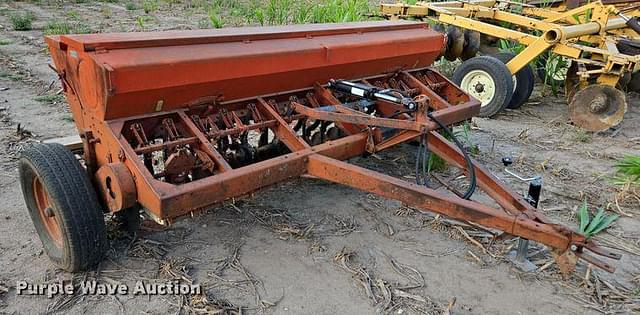 Image of International Harvester 10 equipment image 2