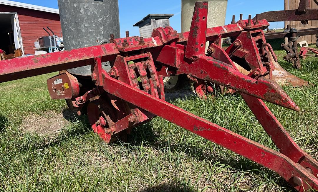 Image of International Harvester 185 Primary image