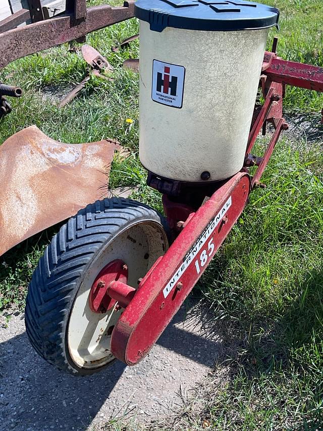 Image of International Harvester 185 equipment image 2