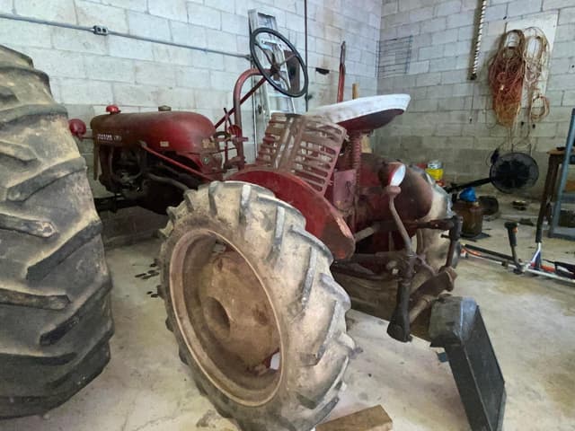 Image of International Harvester Farmall equipment image 4