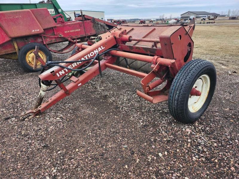 Main image International Harvester 33