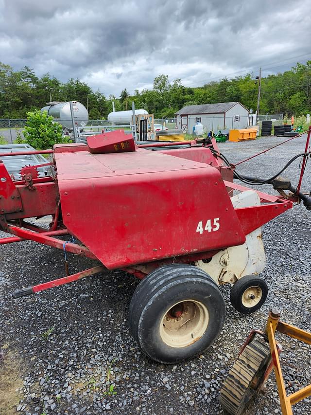 Image of International Harvester 445 equipment image 1