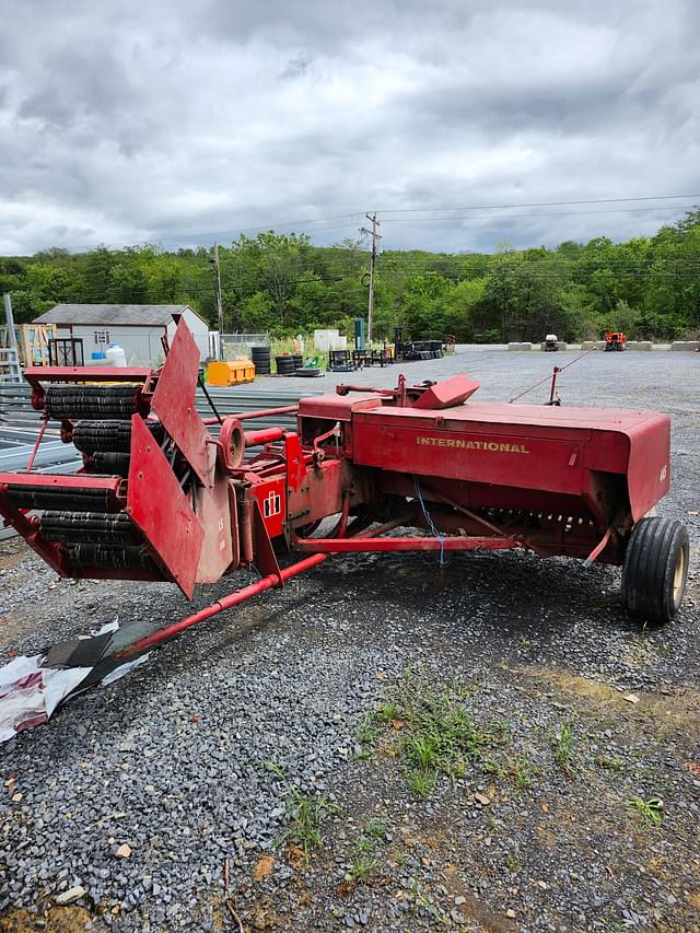 Image of International Harvester 445 equipment image 4