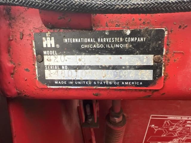 Image of International Harvester 820 equipment image 4