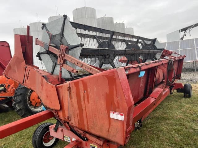 Image of International Harvester 820 equipment image 3