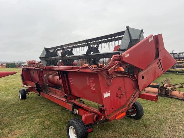 Image of International Harvester 820 equipment image 2