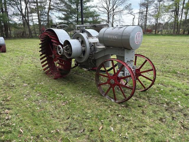 Image of International Harvester 10-20 equipment image 2