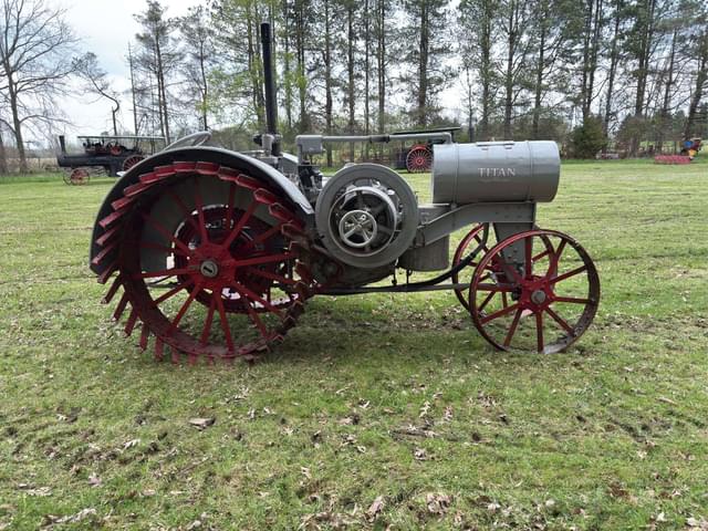 Image of International Harvester 10-20 equipment image 3