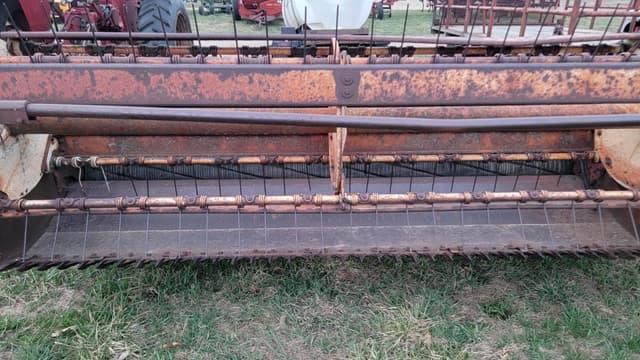 Image of International Harvester 990 equipment image 2