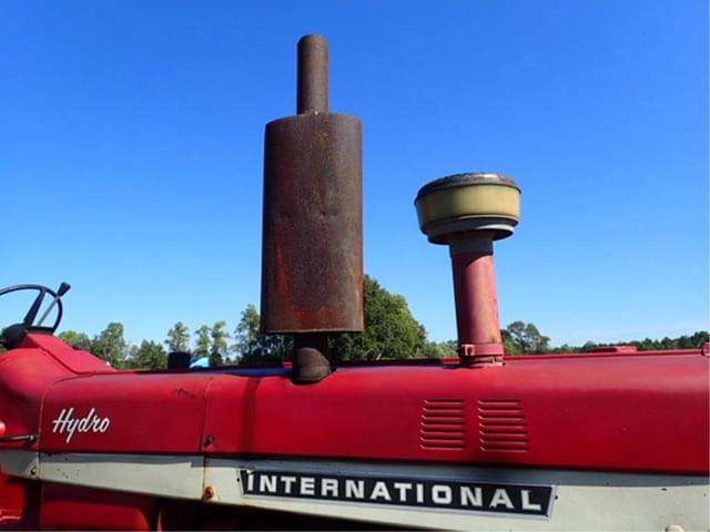 Image of International Harvester 1026 equipment image 3