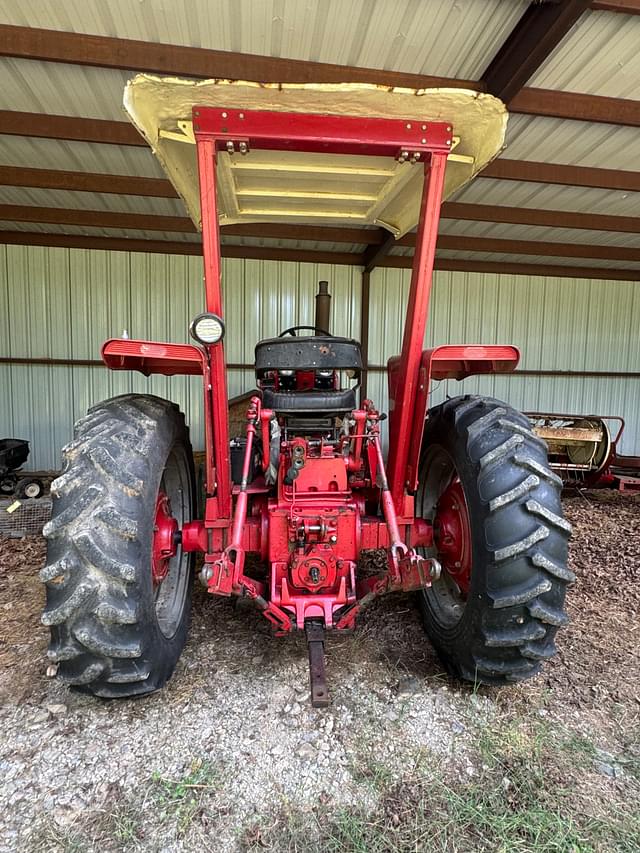 Image of International Harvester Hydro 70 equipment image 2