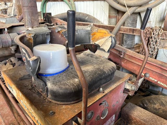 Image of International Harvester 3200 equipment image 3