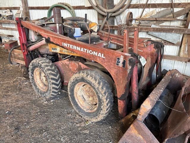 Image of International Harvester 3200 equipment image 1