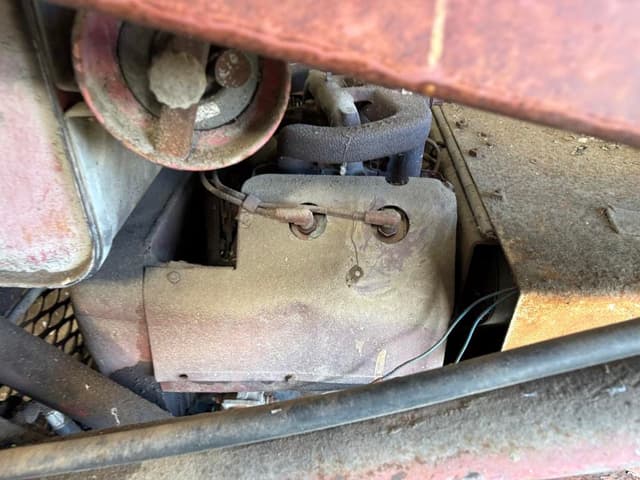 Image of International Harvester 3200 equipment image 4