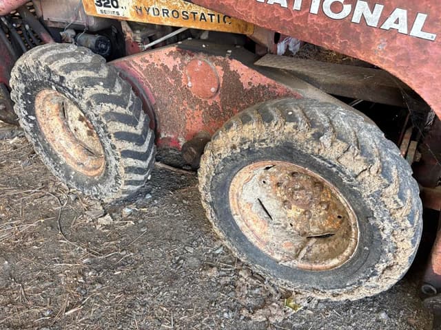 Image of International Harvester 3200 equipment image 2