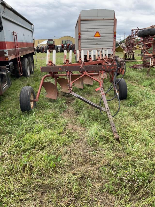 Image of International Harvester 770 equipment image 1