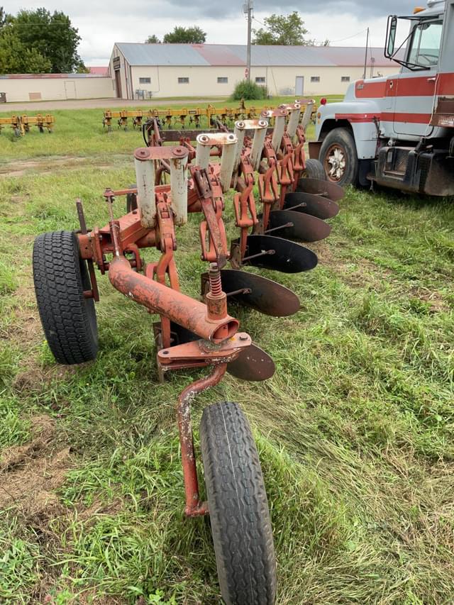 Image of International Harvester 770 equipment image 4