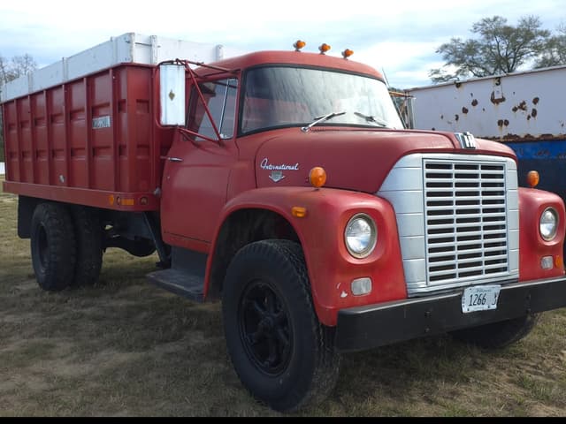 Image of International Loadstar 1600 equipment image 1