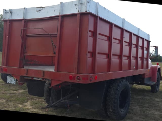 Image of International Loadstar 1600 equipment image 3