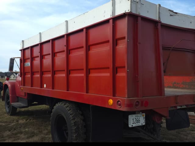 Image of International Loadstar 1600 equipment image 2