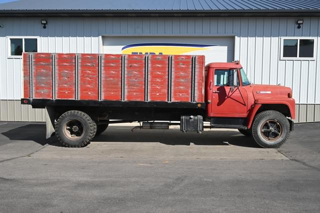 Image of International Loadstar 1700 equipment image 1
