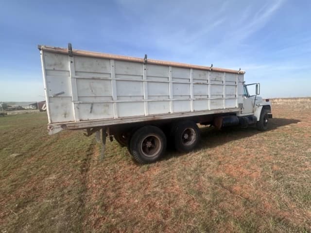 Image of International Loadstar 1800 equipment image 3