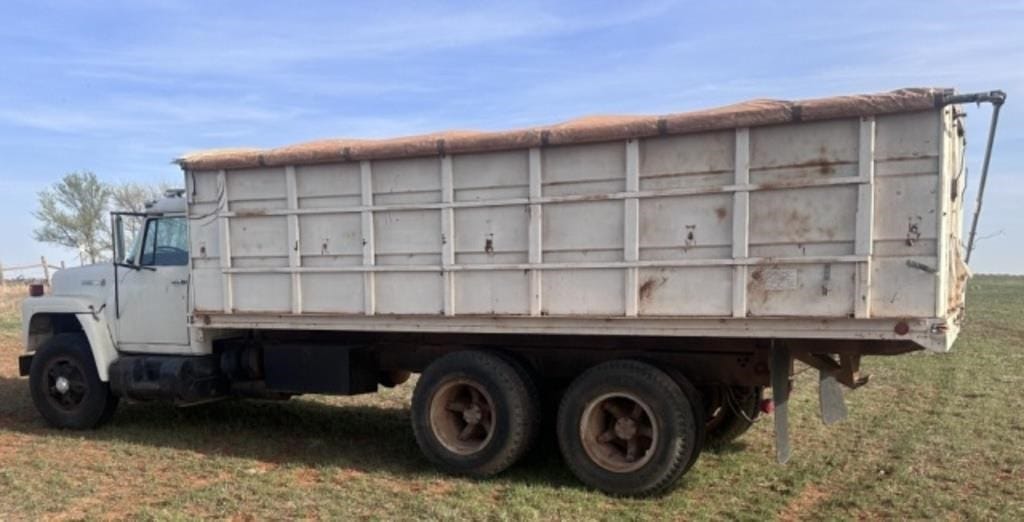 International Loadstar 1800 Equipment Image0