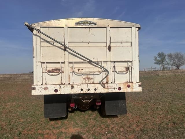 Image of International Loadstar 1800 equipment image 2