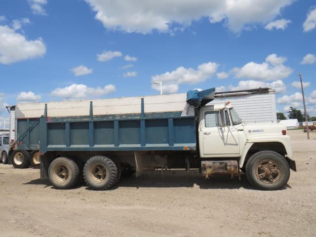 Image of International Loadstar 1800 equipment image 1