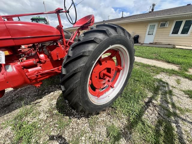Image of Farmall M equipment image 1