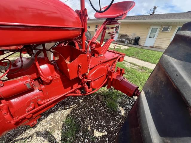 Image of Farmall M equipment image 2