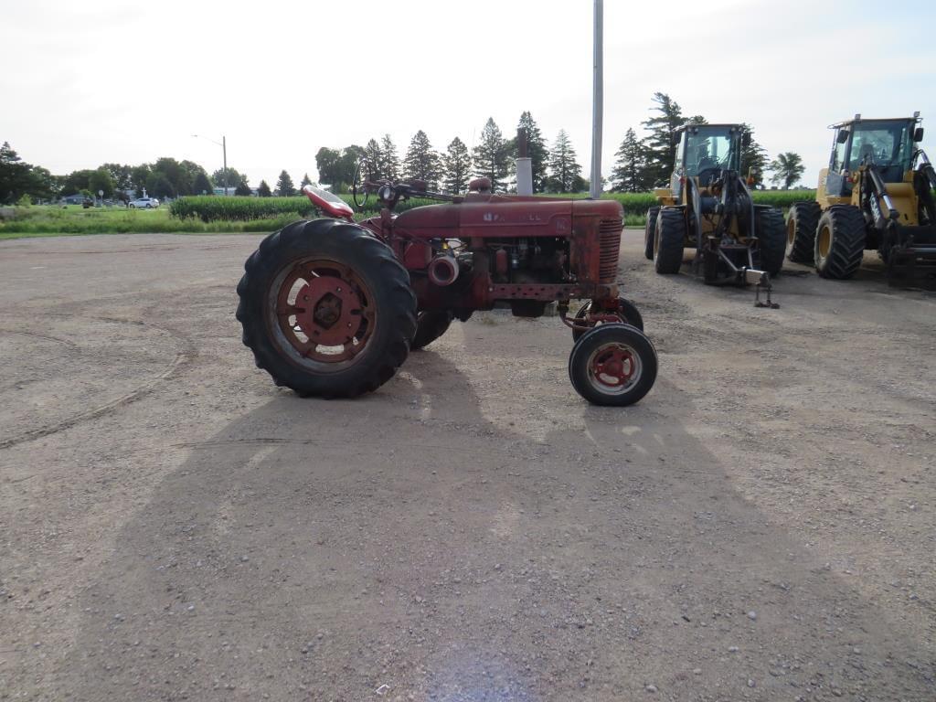 Image of Farmall M Primary image