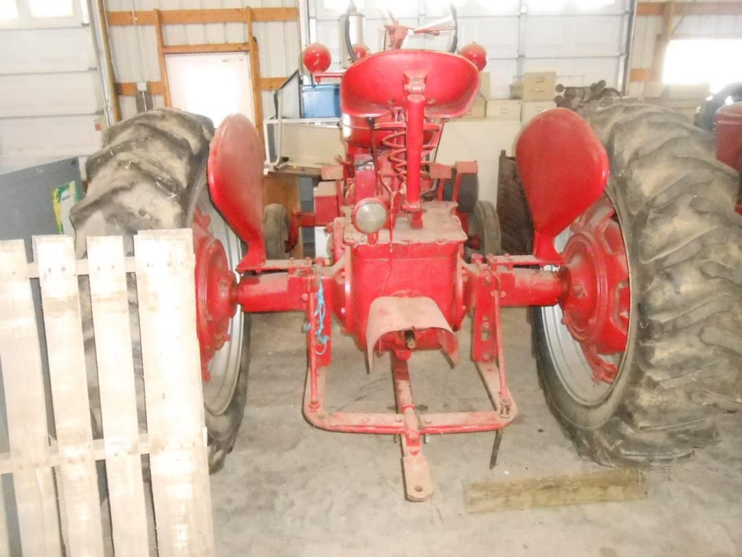 Image of Farmall M Image 1