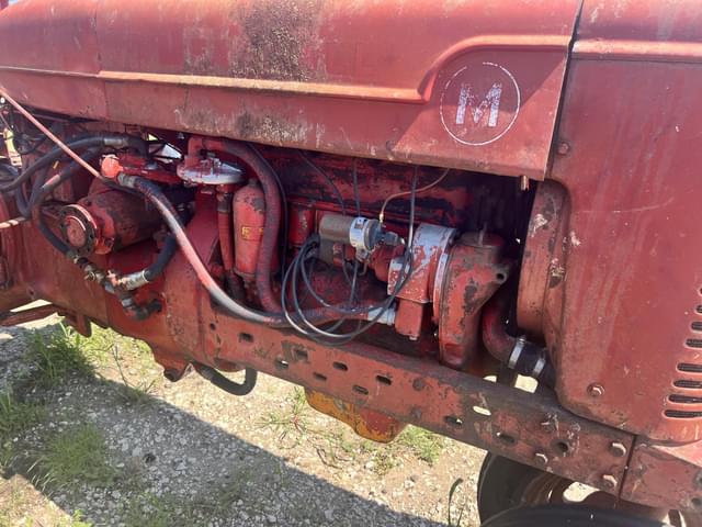 Image of Farmall M equipment image 4