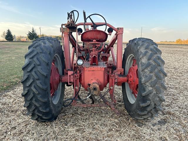 Image of Farmall M equipment image 3