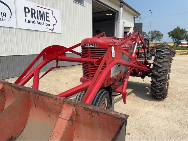 Image of Farmall M equipment image 2